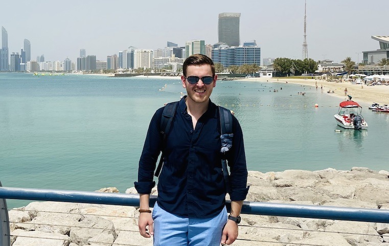 Nicolas Goschler: Aktuell in Dubai – und sogar schon als Junior Consultant auf Recruiting-Events unterwegs, um andere Studierende von TKMC zu überzeugen